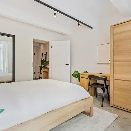 Clausen Hideaway Modern *