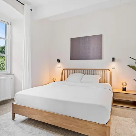 Clausen Hideaway Modern