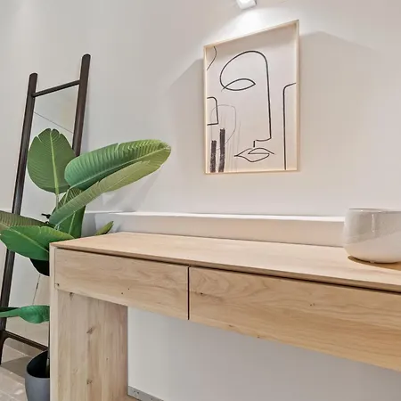 Clausen Hideaway Modern *