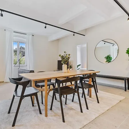 Clausen Hideaway Modern