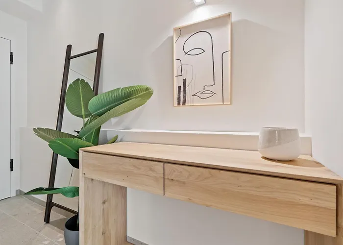 Clausen Hideaway Modern *