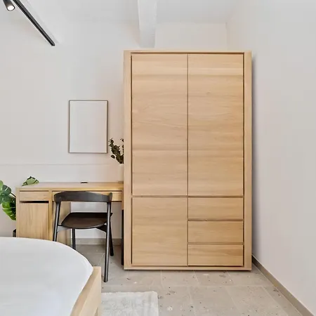 Clausen Hideaway Modern Апартаменты