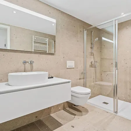 Clausen Hideaway Modern Апартаменты