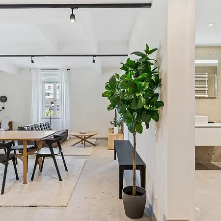 Clausen Hideaway Modern