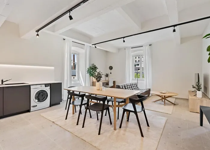 Clausen Hideaway Modern דירה