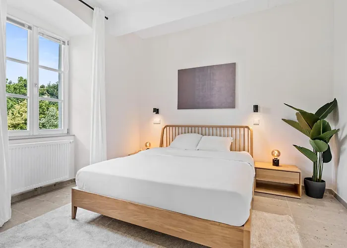 Clausen Hideaway Modern